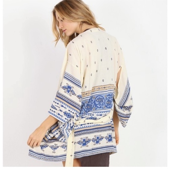 Spell and the Gypsy Thunderbird, short kimono in blue color, way with sash/belt - Picture 4 of 5